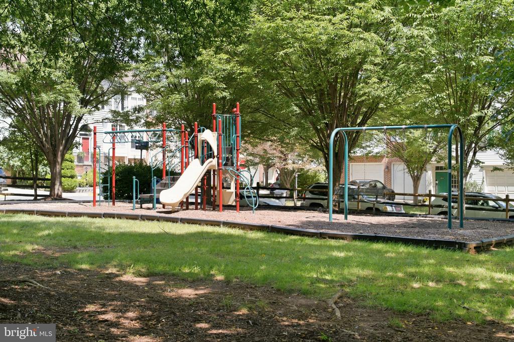 20628 GLENMERE SQUARE