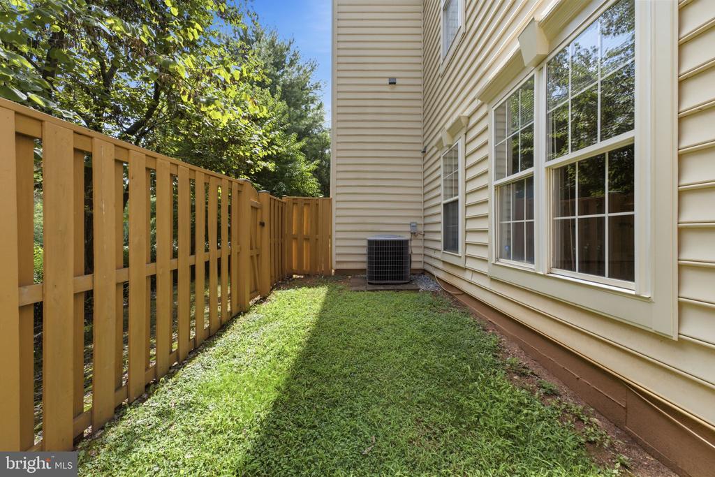 20628 GLENMERE SQUARE