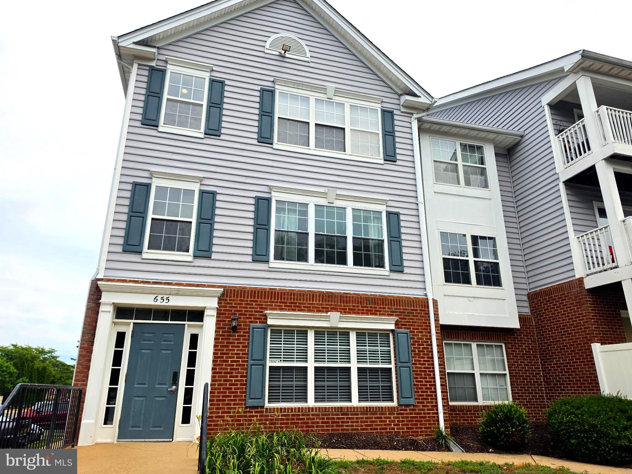 655 CONSTELLATION SQUARE SE B