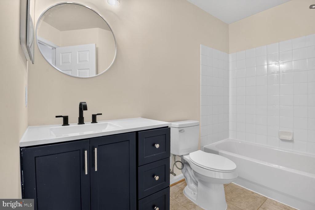 655 CONSTELLATION SQUARE SE B