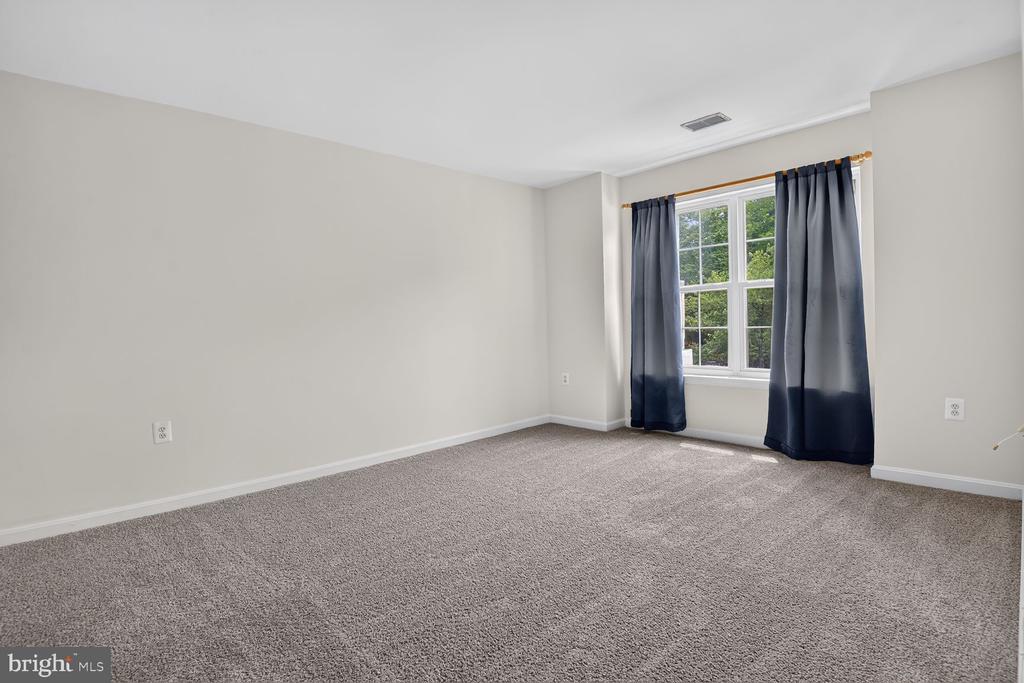655 CONSTELLATION SQUARE SE B