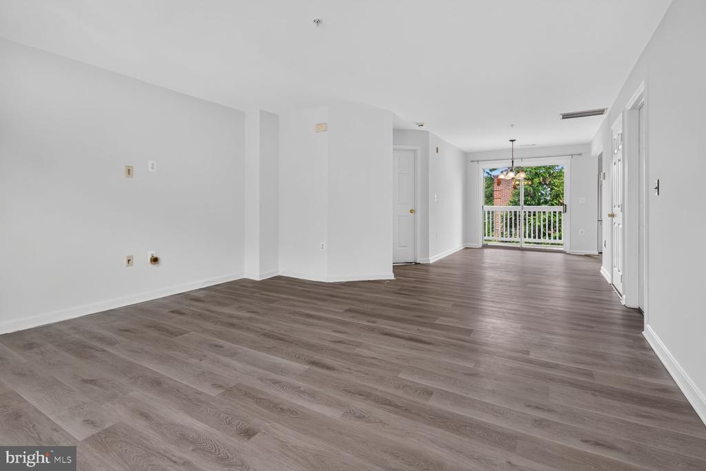 655 CONSTELLATION SQUARE SE B