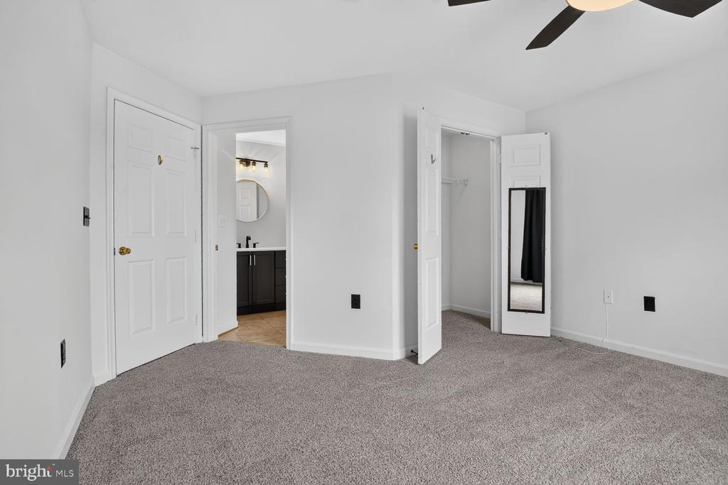 655 CONSTELLATION SQUARE SE B