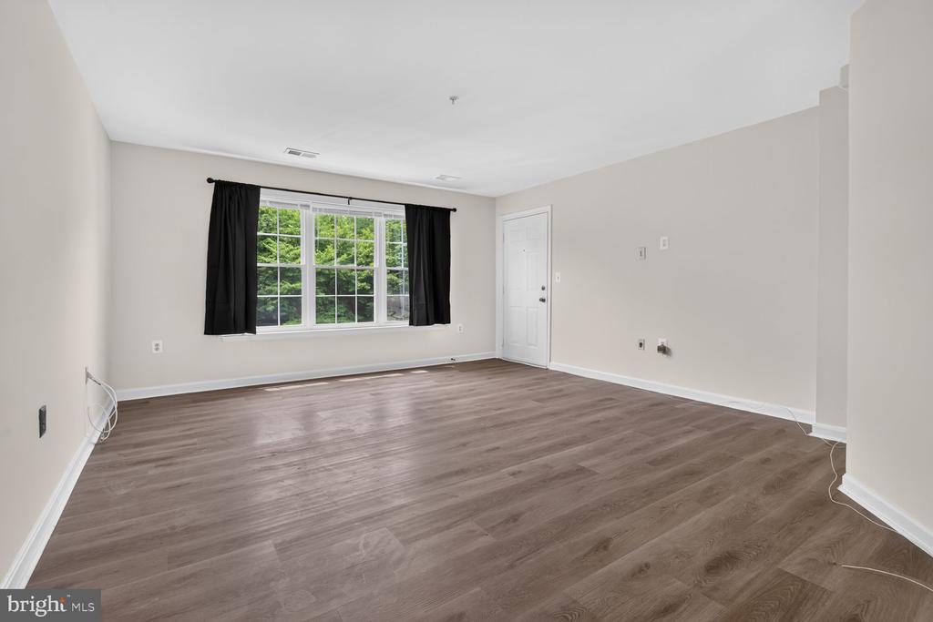 655 CONSTELLATION SQUARE SE B