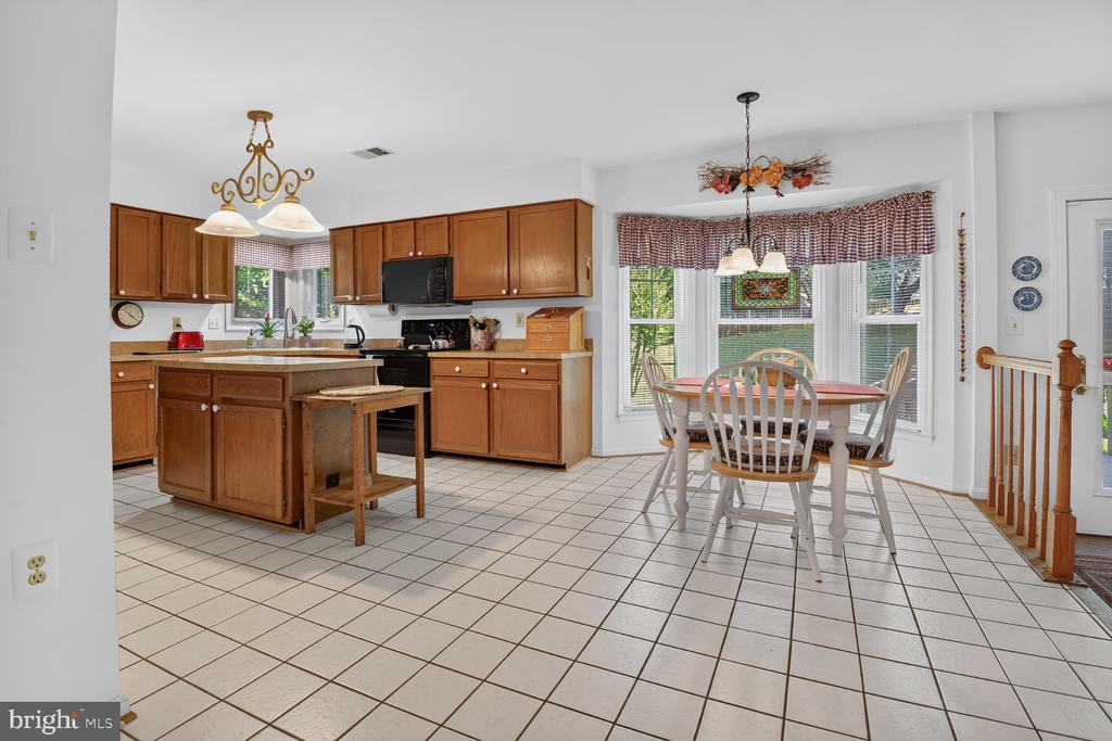 1206 FEATHERSTONE LANE NE