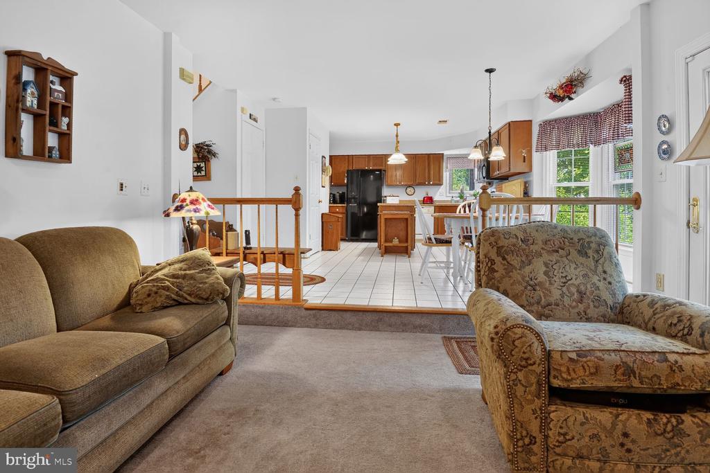 1206 FEATHERSTONE LANE NE