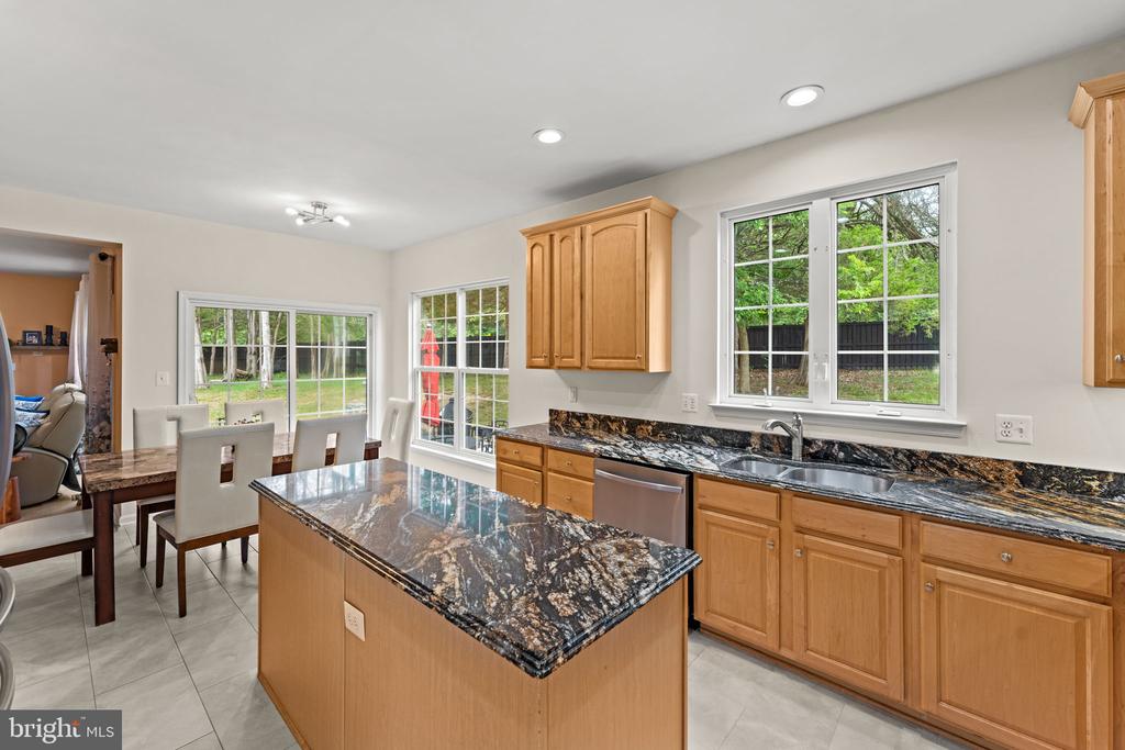 18240 OAK LAKE COURT