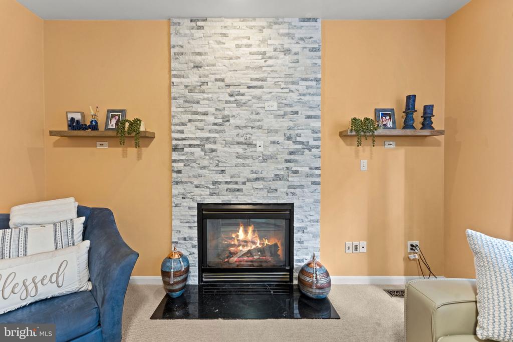 18240 OAK LAKE COURT