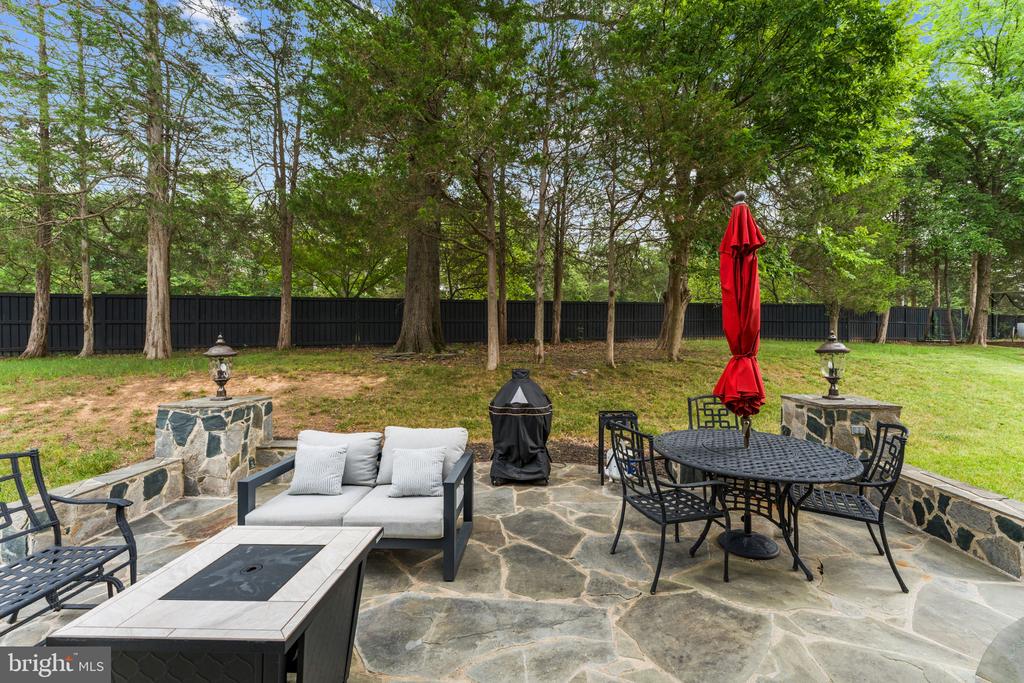 18240 OAK LAKE COURT