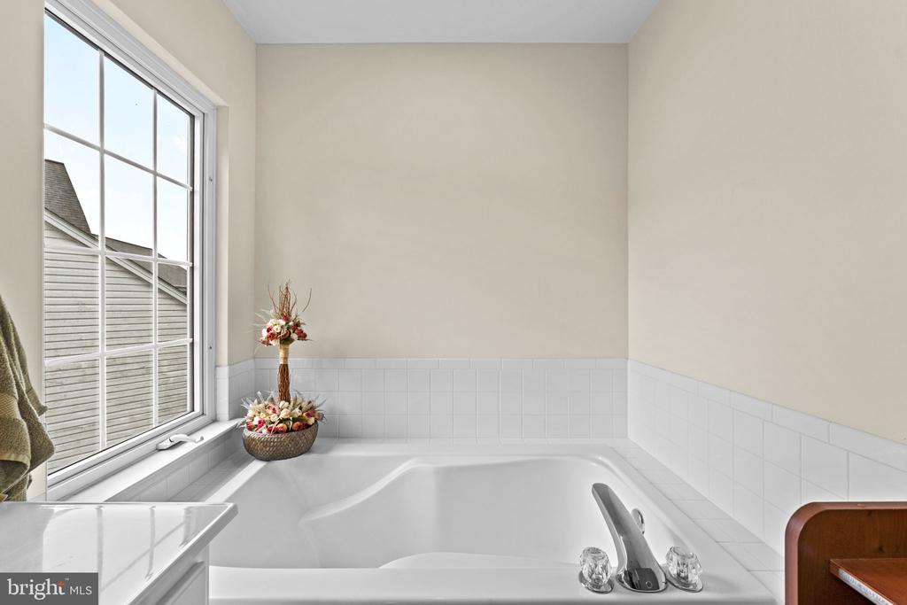 18240 OAK LAKE COURT