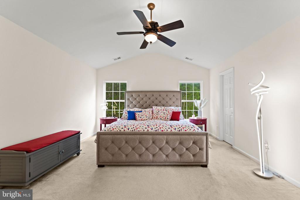 18240 OAK LAKE COURT