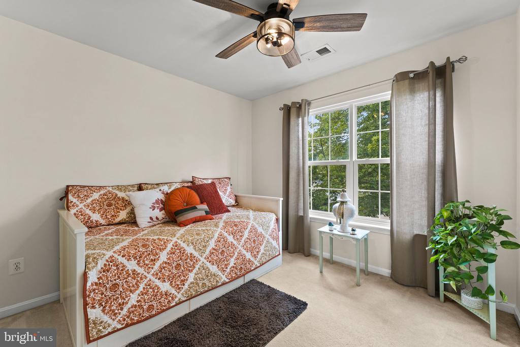 18240 OAK LAKE COURT