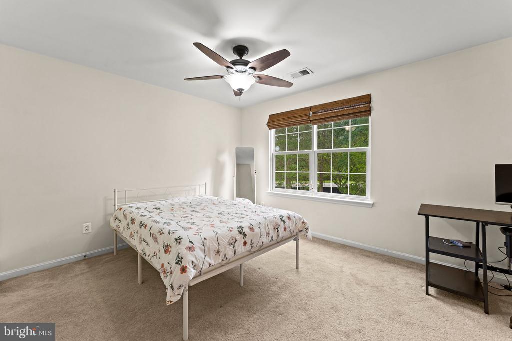 18240 OAK LAKE COURT