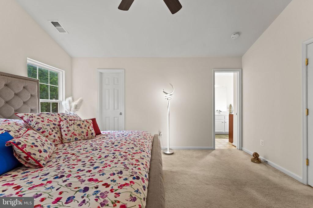 18240 OAK LAKE COURT