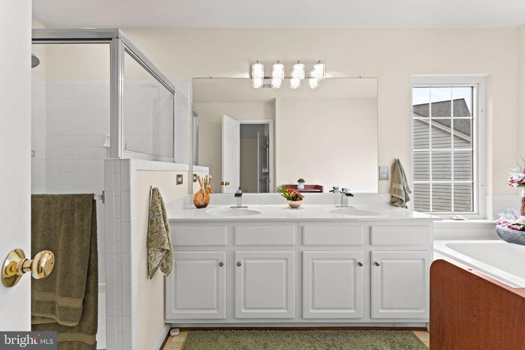 18240 OAK LAKE COURT