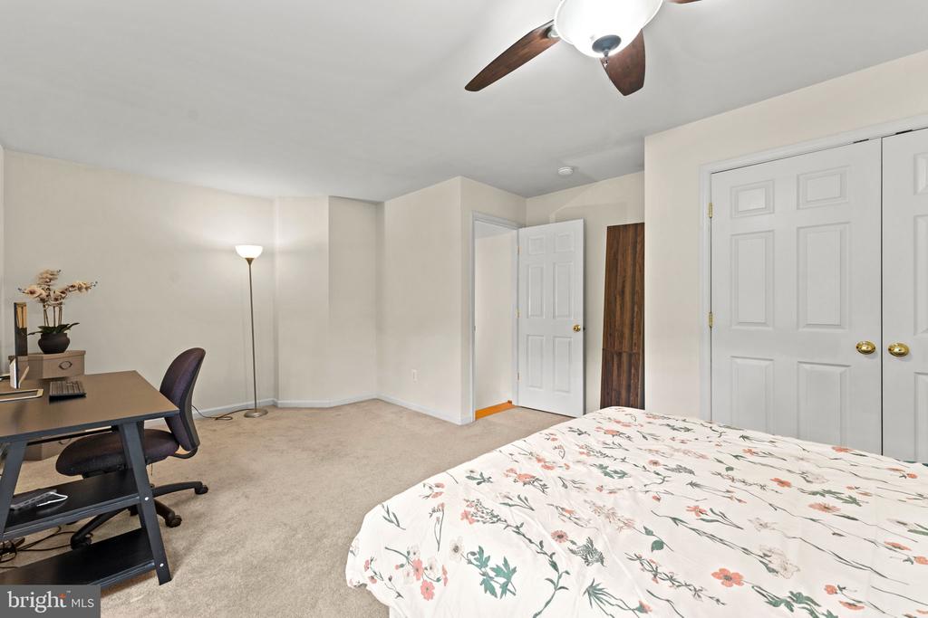 18240 OAK LAKE COURT