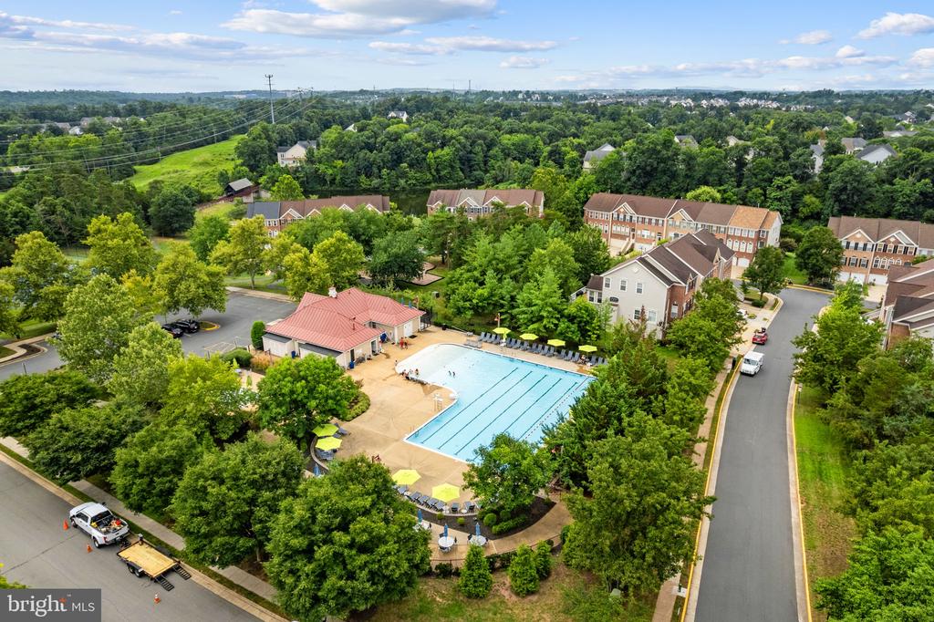 18240 OAK LAKE COURT