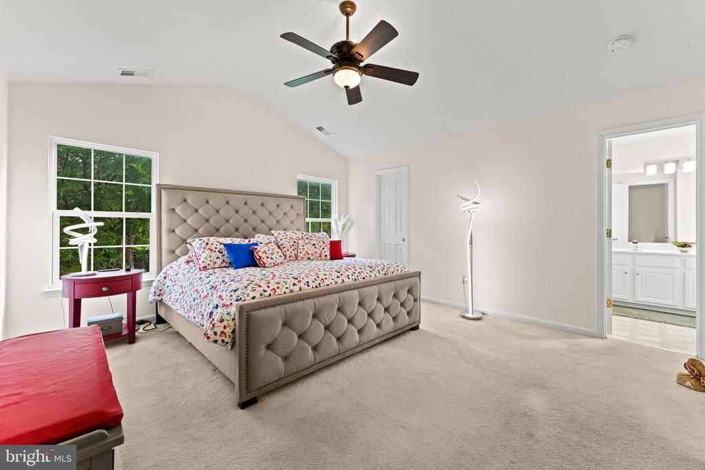 18240 OAK LAKE COURT