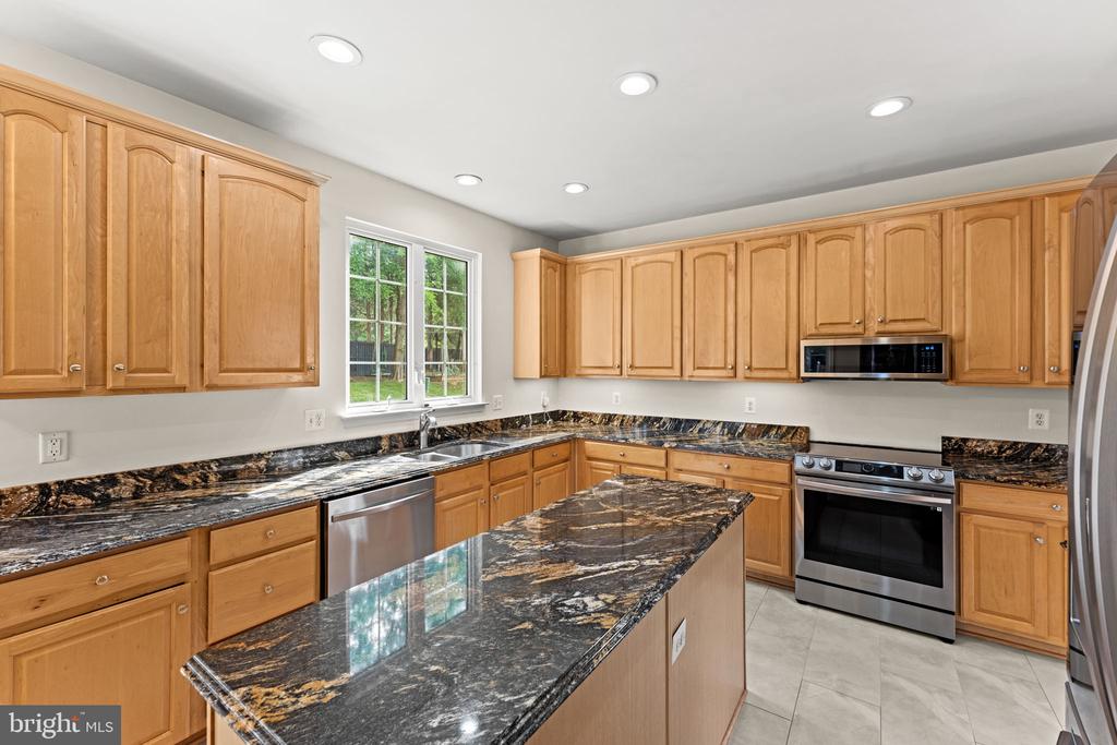 18240 OAK LAKE COURT