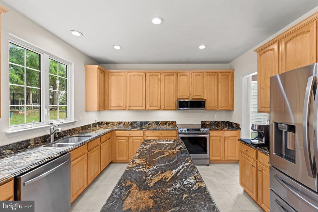18240 OAK LAKE COURT
