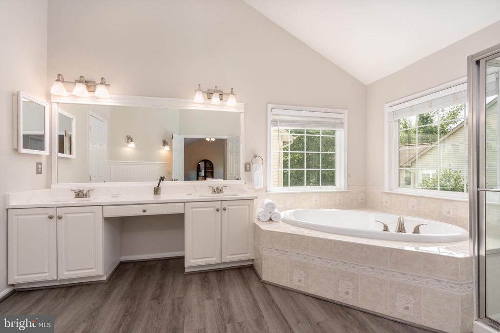 47543 RIPPLING DRIVE