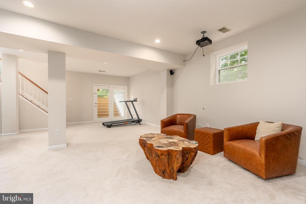 47543 RIPPLING DRIVE