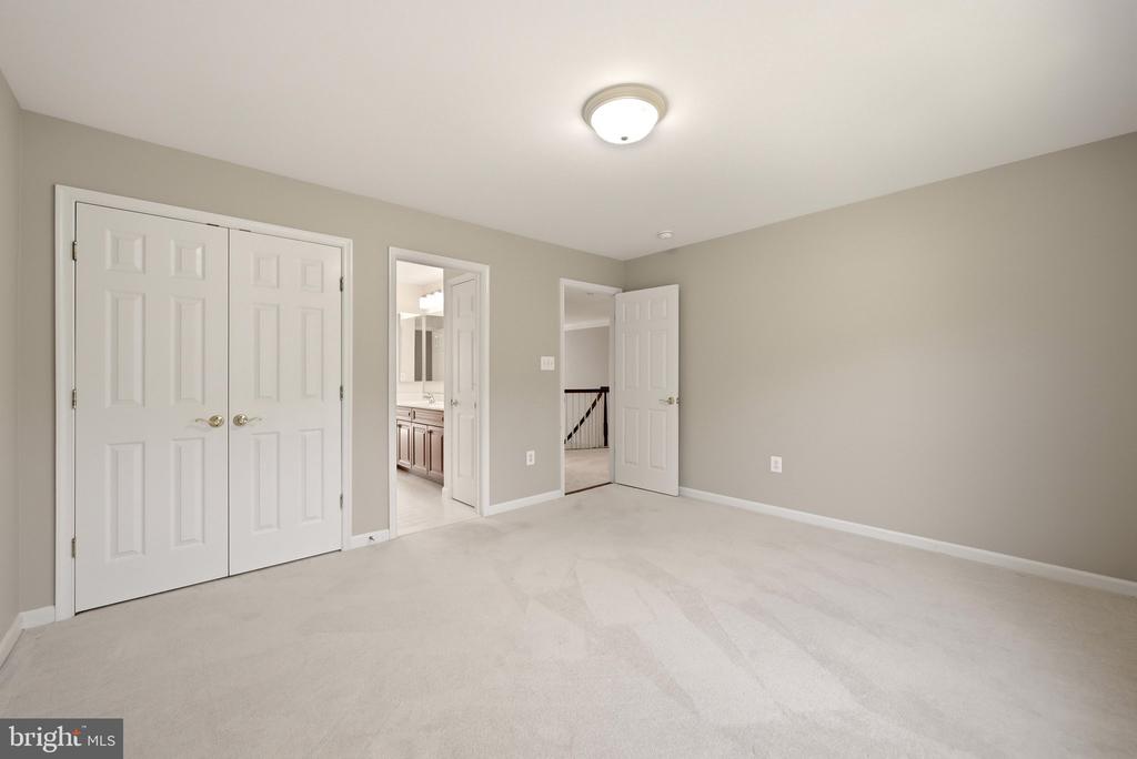 42012 GLYNN TARRA PLACE