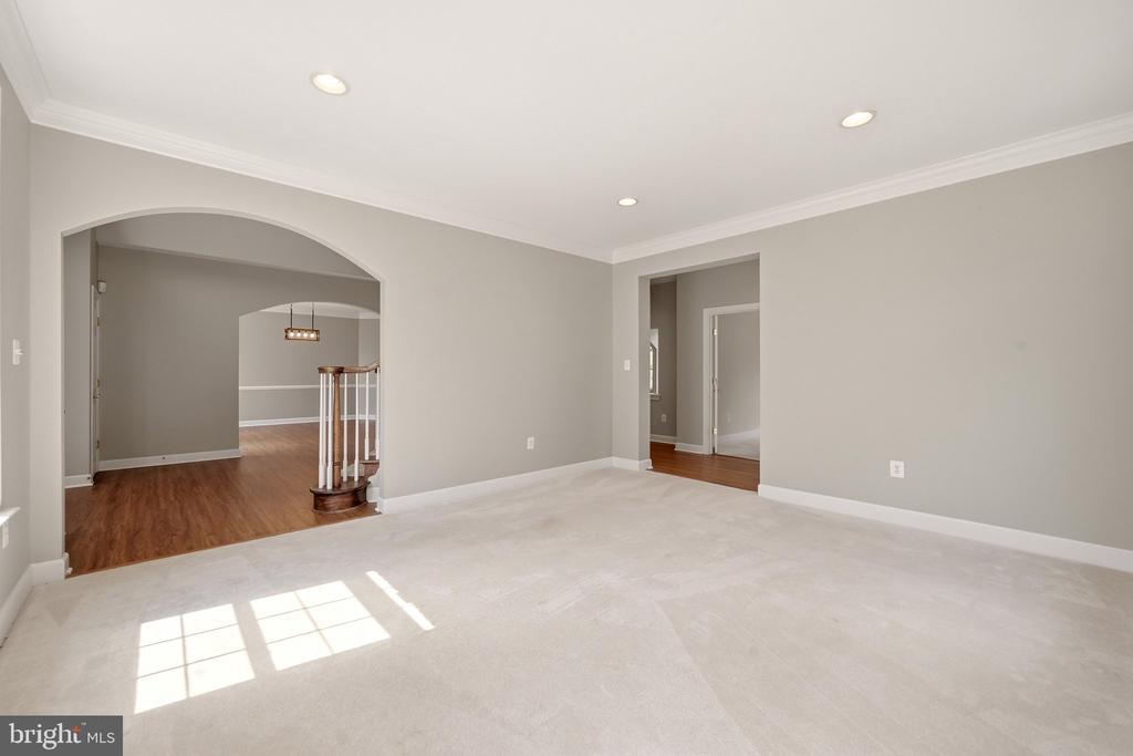 42012 GLYNN TARRA PLACE