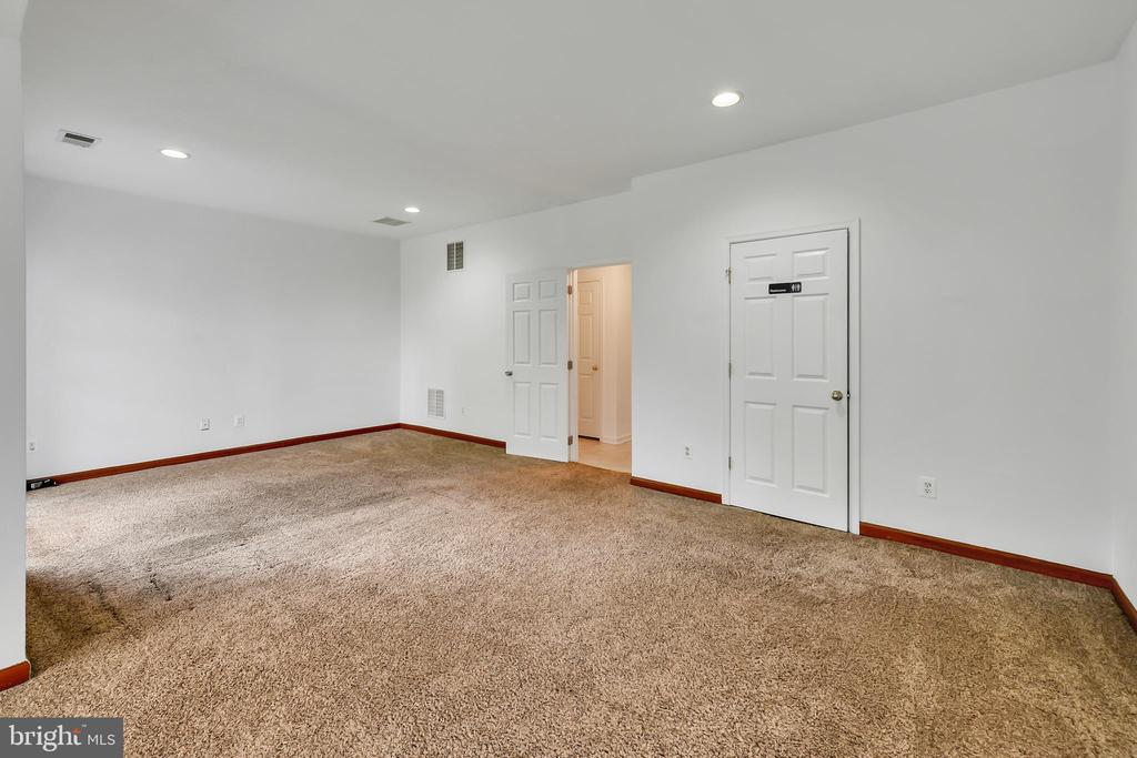 42704 SANDMAN TERRACE