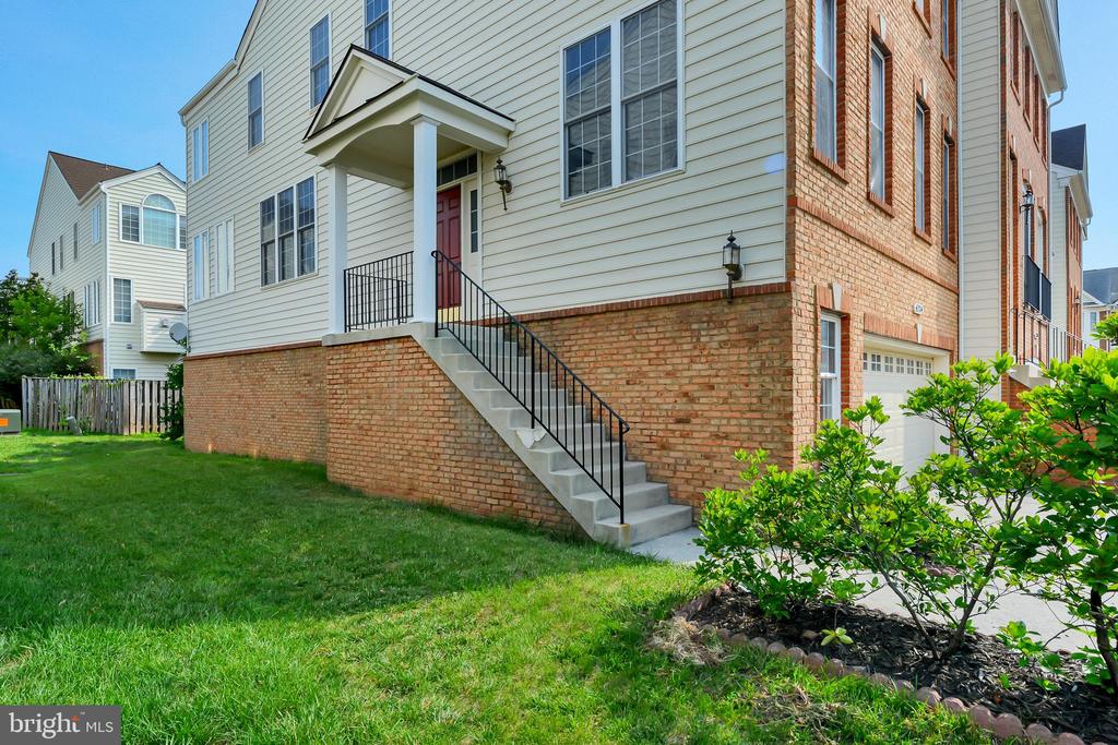 42704 SANDMAN TERRACE