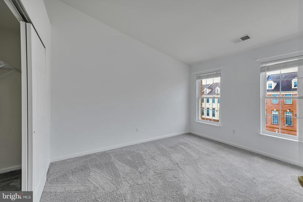 42704 SANDMAN TERRACE