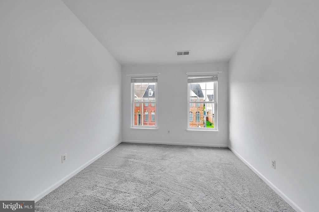42704 SANDMAN TERRACE