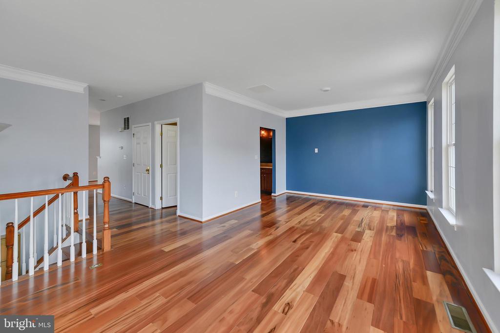 42704 SANDMAN TERRACE