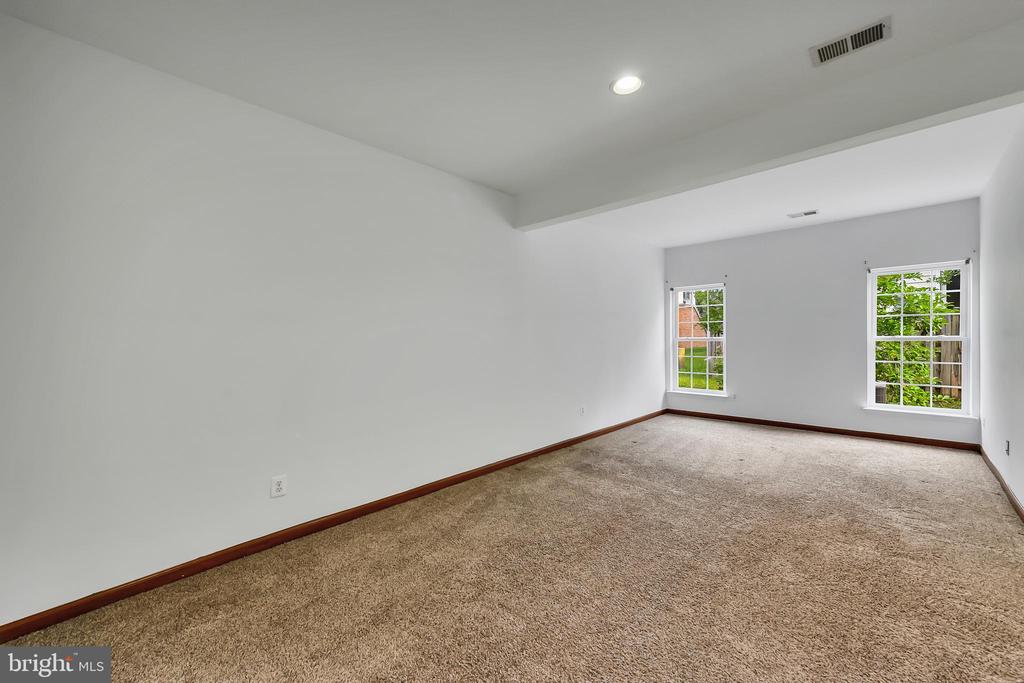 42704 SANDMAN TERRACE