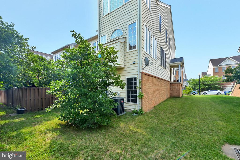42704 SANDMAN TERRACE