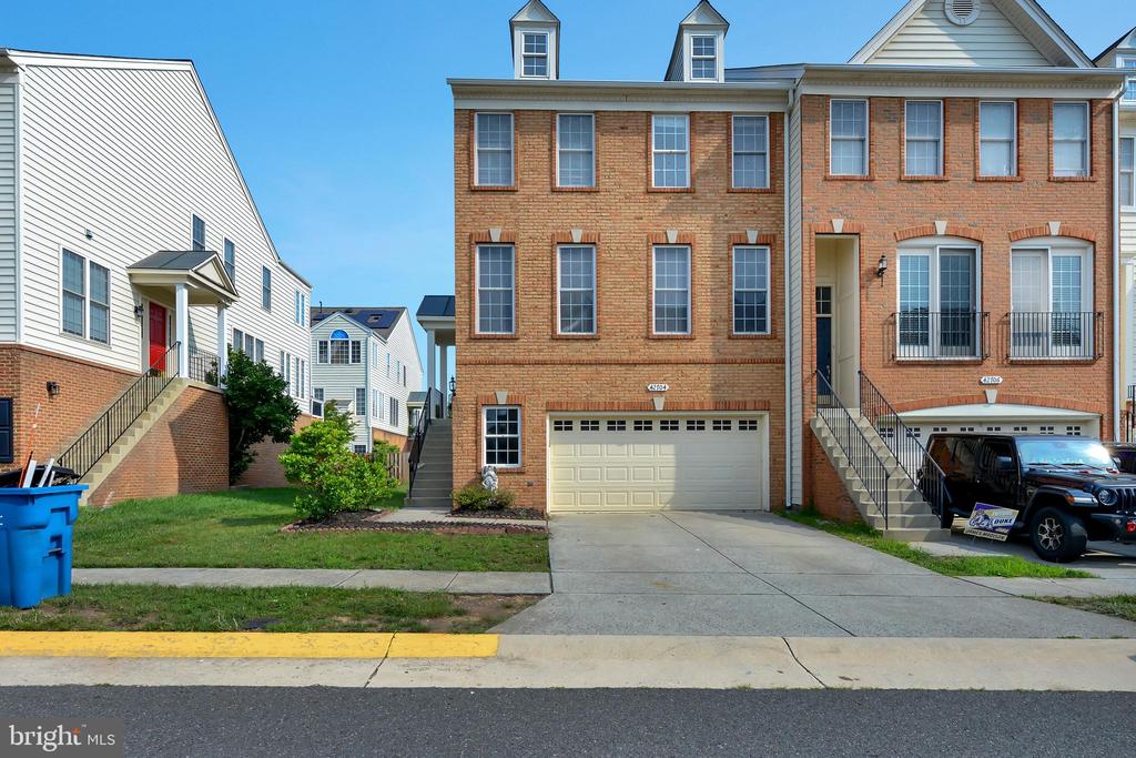 42704 SANDMAN TERRACE