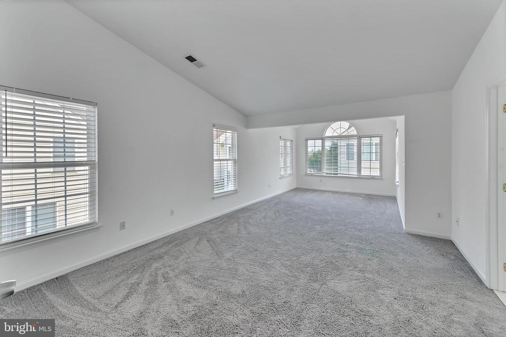 42704 SANDMAN TERRACE