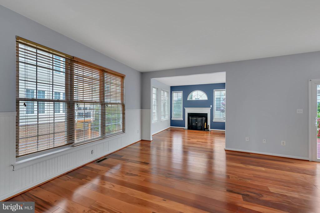 42704 SANDMAN TERRACE