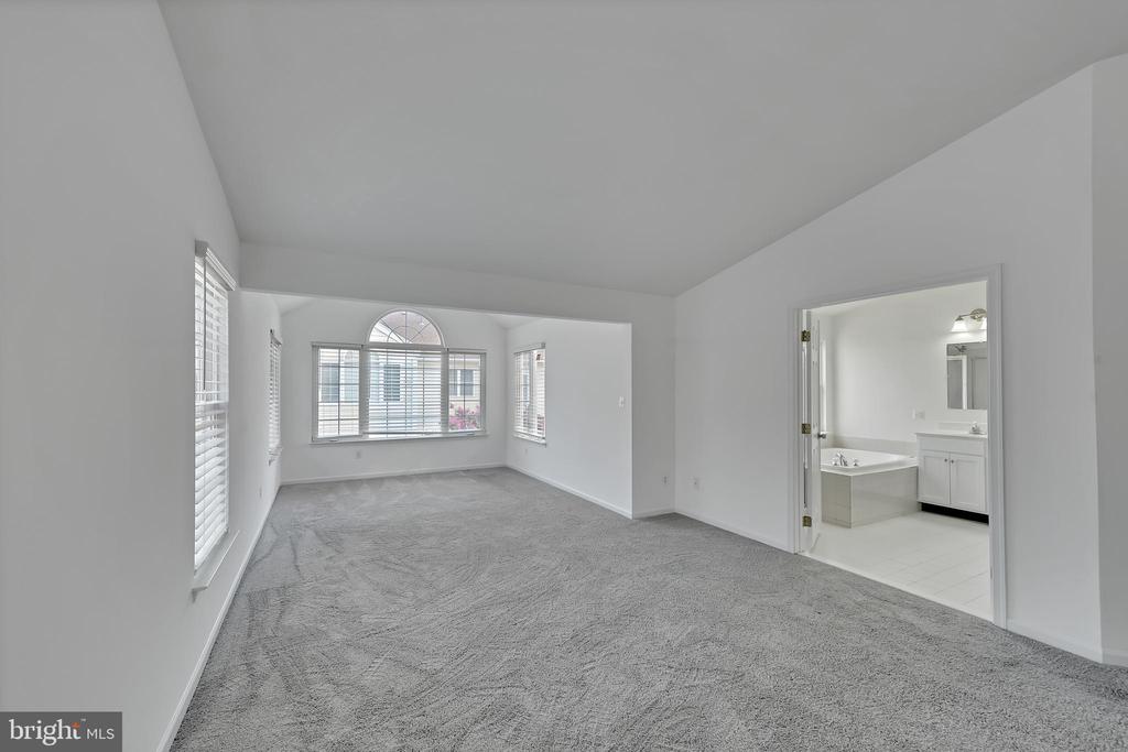 42704 SANDMAN TERRACE