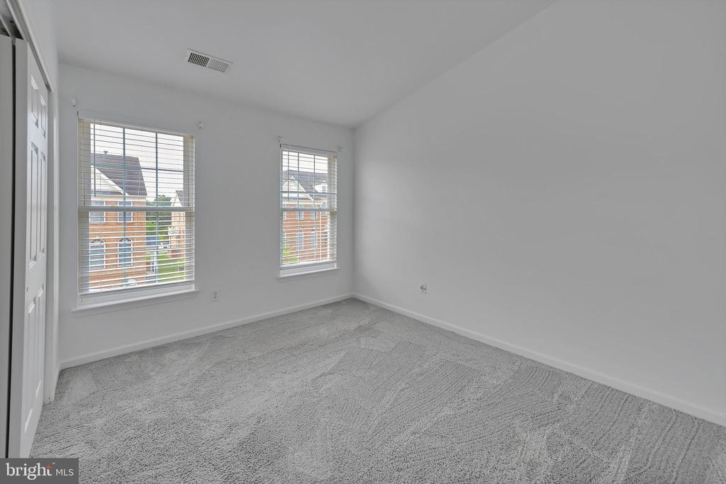 42704 SANDMAN TERRACE