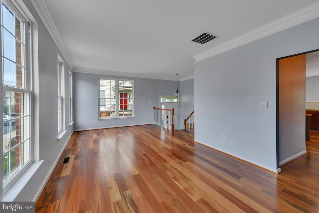 42704 SANDMAN TERRACE