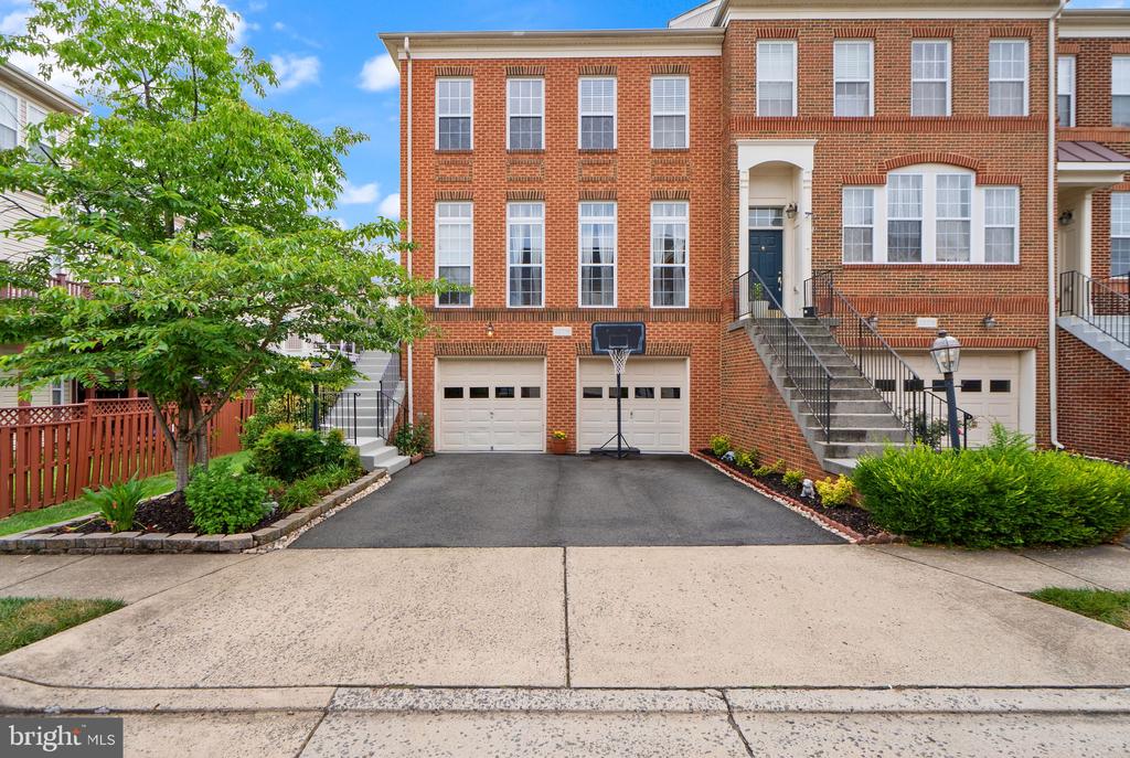 22016 DILWORTH SQUARE
