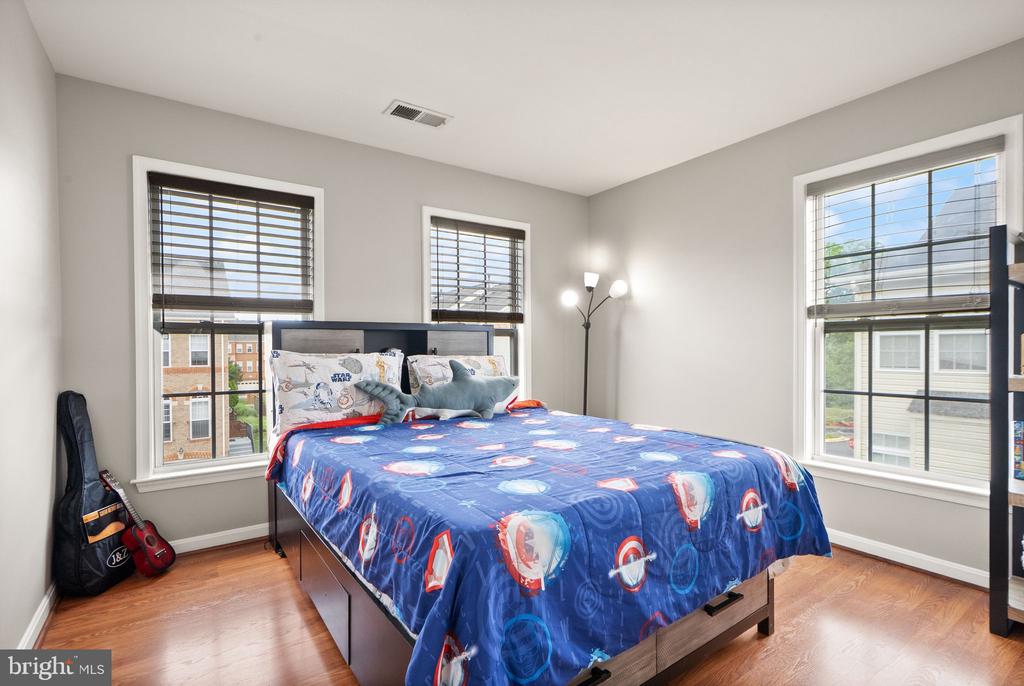 22016 DILWORTH SQUARE