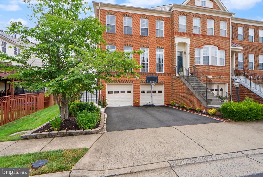 22016 DILWORTH SQUARE