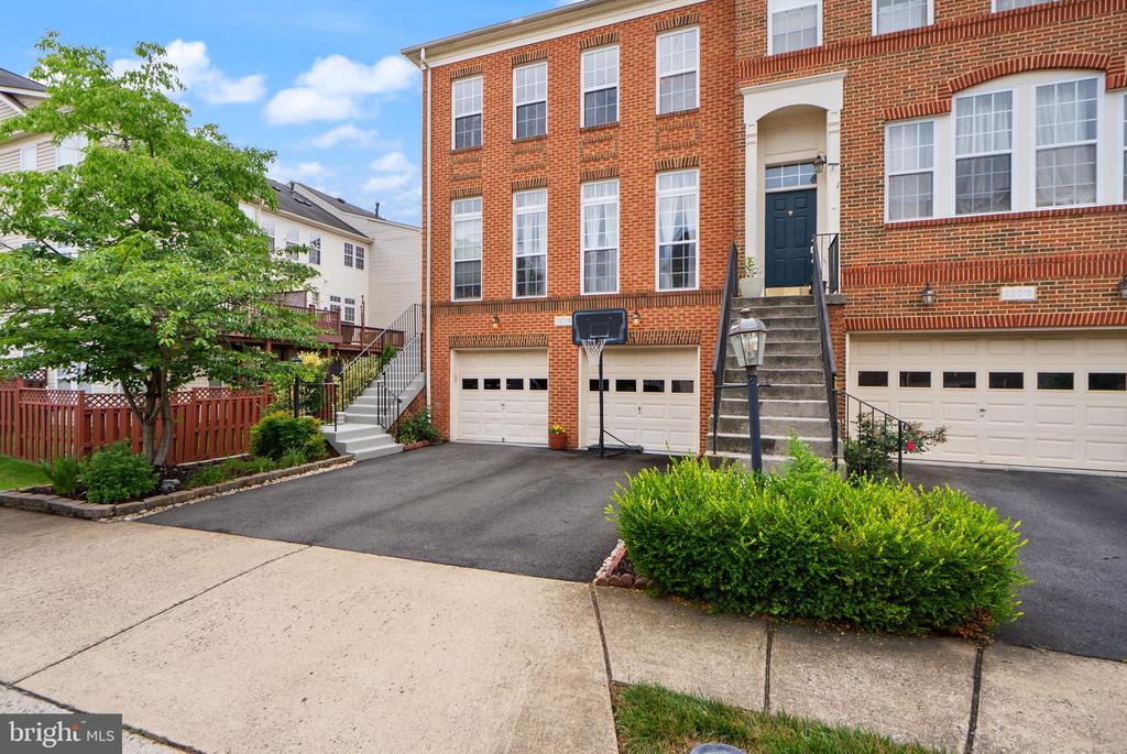 22016 DILWORTH SQUARE