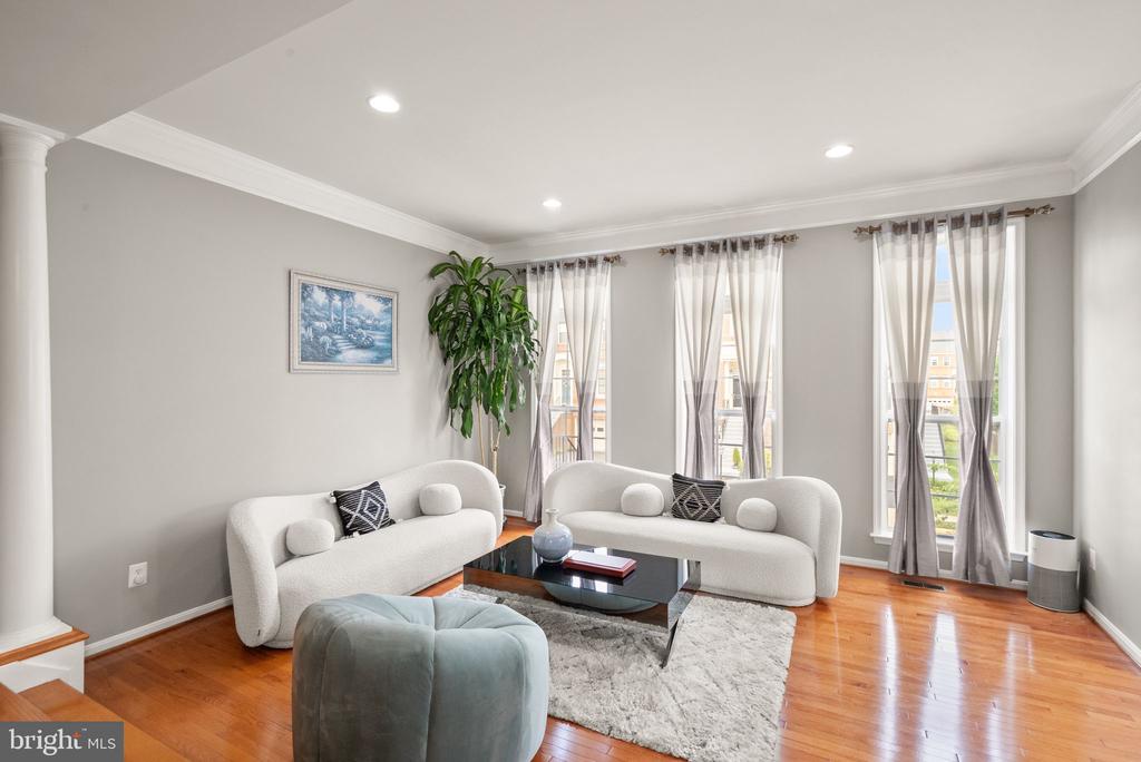 22016 DILWORTH SQUARE