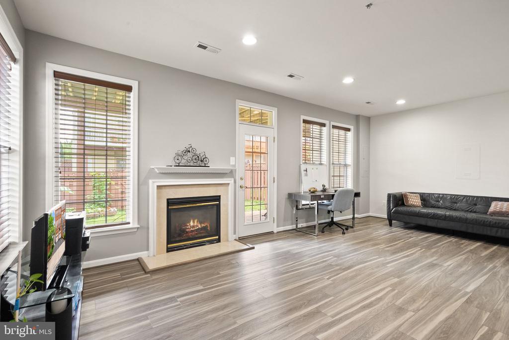 22016 DILWORTH SQUARE