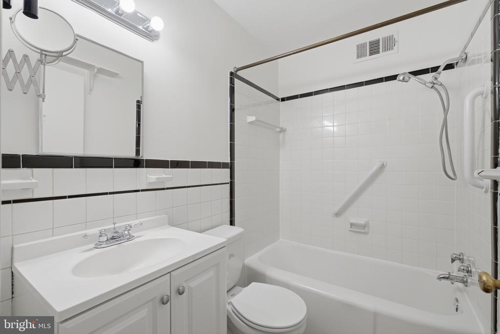 130 S 29TH STREET S Unit: 1