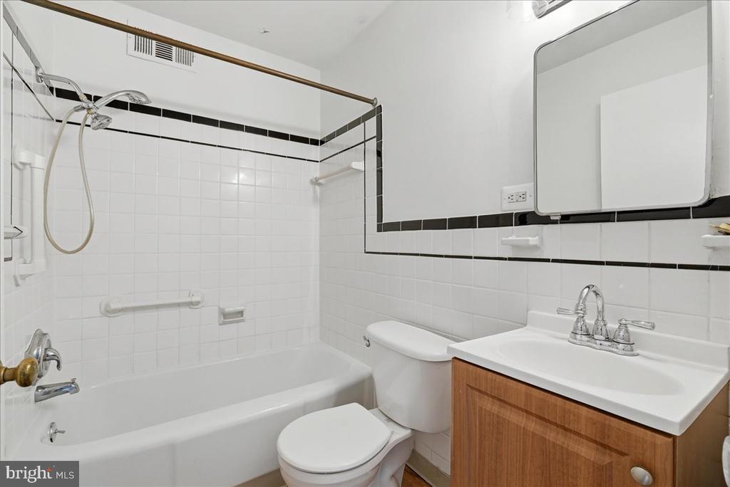 130 S 29TH STREET Unit: 2