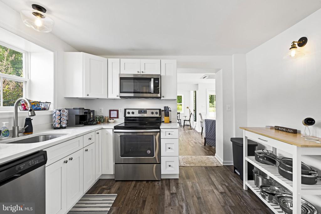 35321 SNAKE HILL ROAD